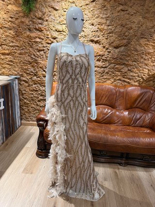 Vestido largo lentejuelas y plumas