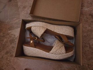 Sandalias de rafia Gioseppo beige/marrón