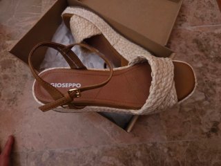 Sandalias de rafia Gioseppo beige/marrón
