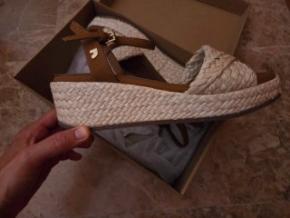 Sandalias de rafia Gioseppo beige/marrón