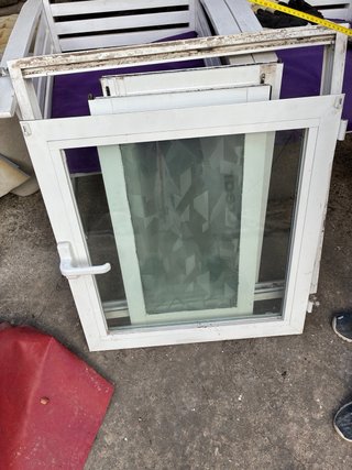 Ventana corredera blanca y abatible nlanca