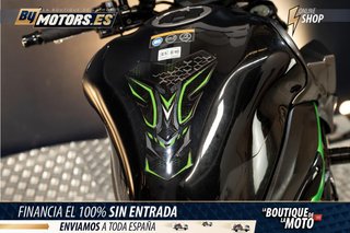 KAWASAKI z 900 *ESCAPE MIVV*TOMA DE USB**VINILO EN EL FARO*PROTECTOR DE RADIADOR*