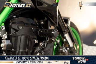 KAWASAKI z 900 *ESCAPE MIVV*TOMA DE USB**VINILO EN EL FARO*PROTECTOR DE RADIADOR*