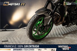 KAWASAKI z 900 *ESCAPE MIVV*TOMA DE USB**VINILO EN EL FARO*PROTECTOR DE RADIADOR*