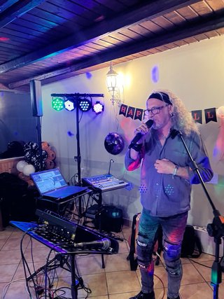 Cantante per compleanni, 40esimi, ecc...