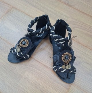 Sandalias planas negras