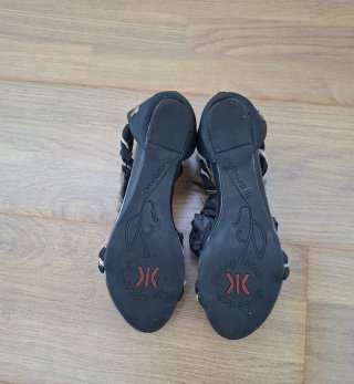 Sandalias planas negras