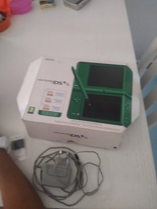 Nintendo DSi XL Verde