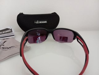 Gafas de sol Cébé negras y rojas