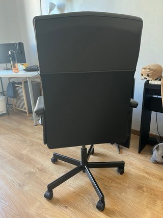 Silla de oficina negra