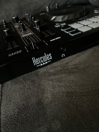 Mesa de mezclas Hercules DJControl Inpulse 300 MK2