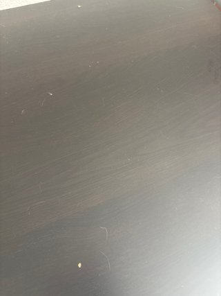 Mesa negra y blanca de madera y metal