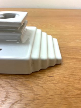 Antigua lámpara aplique cerámica esmaltada blanca