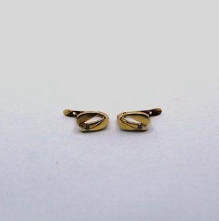 Pendiente de oro de 18k. Peso: 2.37 gr.