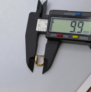 Pendiente de oro de 18k. Peso: 2.37 gr.
