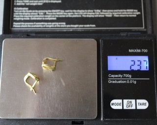 Pendiente de oro de 18k. Peso: 2.37 gr.
