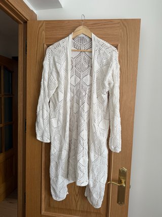 Chaqueta larga de punto calado blanca