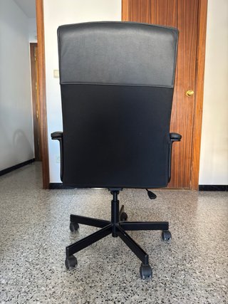 Silla giratoria negra