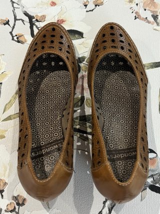 Zapatos Wonders troquelados talla 39