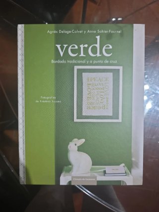 LIBROS DE BORDADO TRADICIONAL Y A PUNTO DE CRUZ