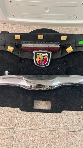 Portón completo + alerón cola de pato Abarth 500