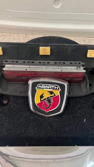 Portón completo + alerón cola de pato Abarth 500