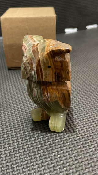 Figura de búho de mármol