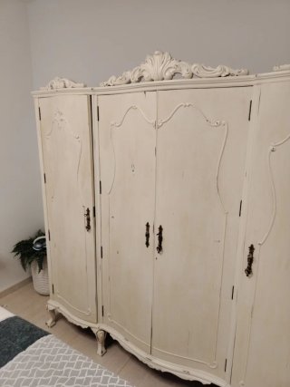 Armario antiguo restaurado de madera. Sin ropa!!!