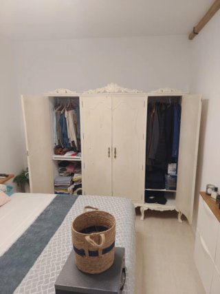 Armario antiguo restaurado de madera. Sin ropa!!!