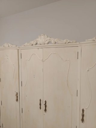 Armario antiguo restaurado de madera. Sin ropa!!!