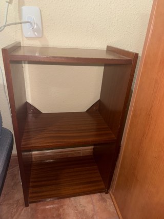 Estantería, se puede utilizar como mesita noche
