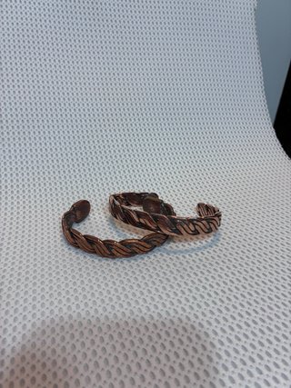 Pulseras tejidas hechas a mano