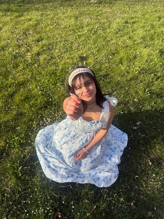 Vestido midi con flores azules - estilo romántico