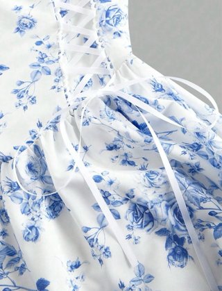 Vestido midi con flores azules - estilo romántico