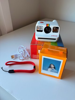 Polaroid Go Gen 2 Blanca + Película Color Go Film