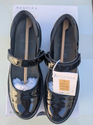 Zapatos charol Geox negros