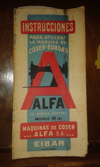 Máquina de coser Alfa antigua modelo 20A
