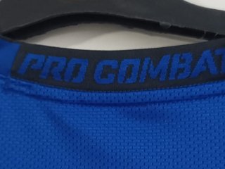 Camiseta deportiva Nike Pro Combat azul