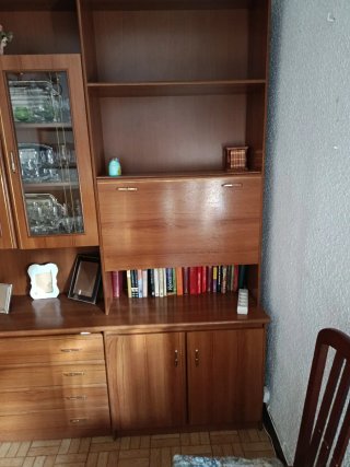 Mueble de salón madera y cristal