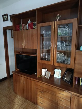 Mueble de salón madera y cristal