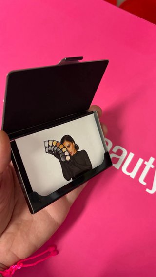 Tarjetero Huda Beauty Metálico Negro
