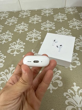 AirPods 4, bianchi