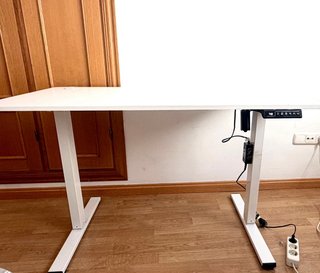 Mesa elevable eléctrica regulable en altura