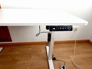 Mesa elevable eléctrica regulable en altura