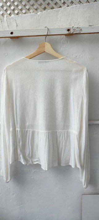 Blusa Stradivarius blanca manga larga