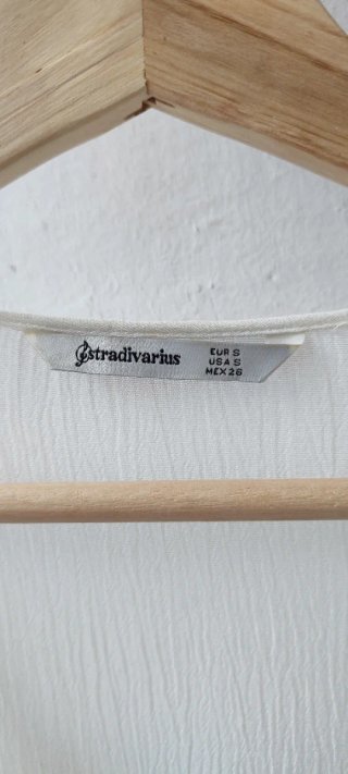 Blusa Stradivarius blanca manga larga