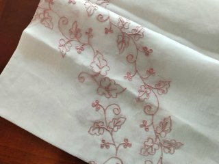 Tovaglia organza con 8 tovaglioli ricamati