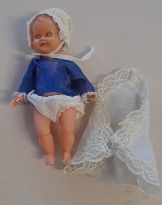 Muñeco bebé antiguo con ropa original