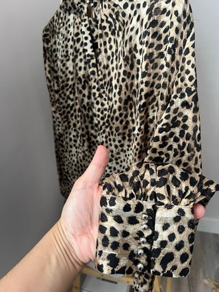 Blusa con estampado de leopardo