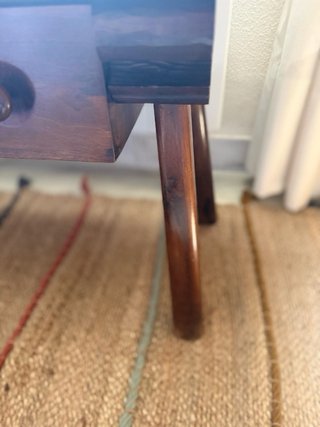 Mesa auxiliar de madera maciza